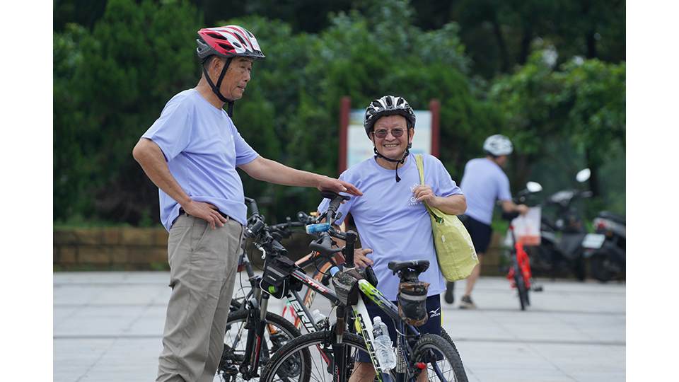 民眾的愉快神情是鼓勵塔山電廠持續舉辦自行車活動的動力。